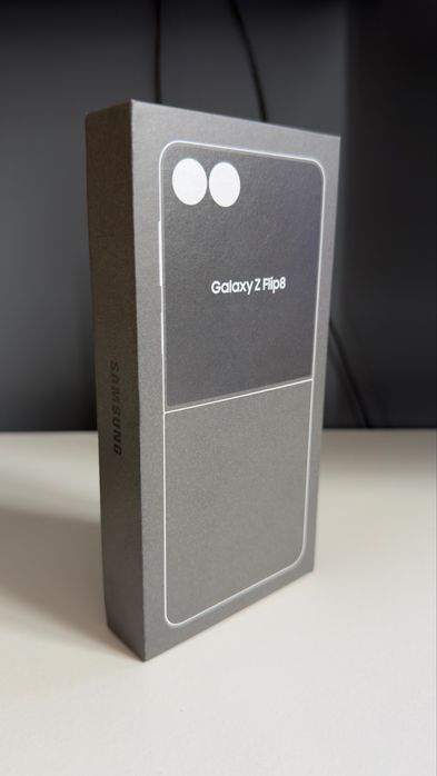 Чисто Нов !! Samsung Galaxy Z flip 8 256gb graphite