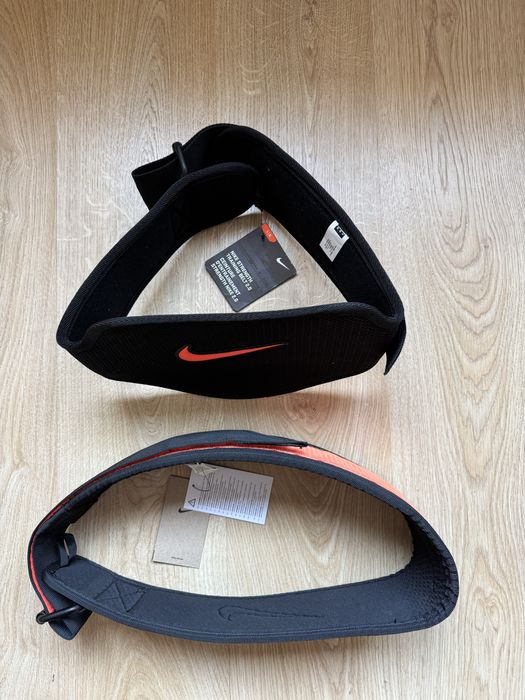 Nike черни колани за силови тренировки Nike Strength Training Belt 2.0