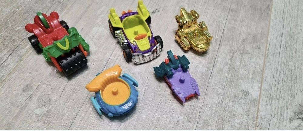 SuperThingh - lot figurine +vehicule+ cutie metalica