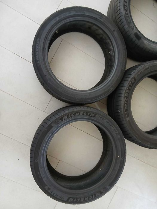 Set anvelope 2x MICHELIN 255/45 R19 vara PILOT SPORT 4 SUV  cu 2x MICHELIN 245/45 R19 PRIMACY 3 vara