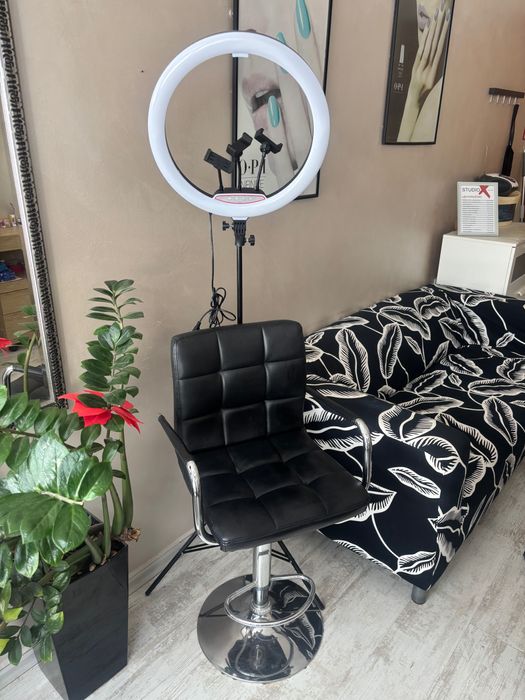 Стол за грим, лампа за грим и количка за грим