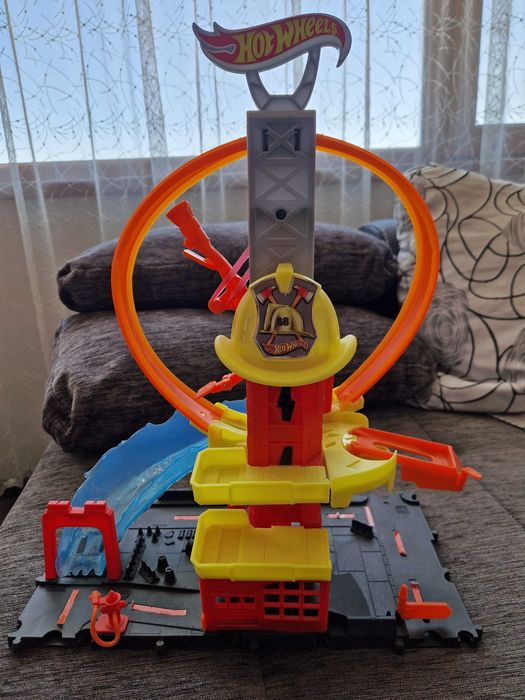 Пожарна станция Hot Wheels