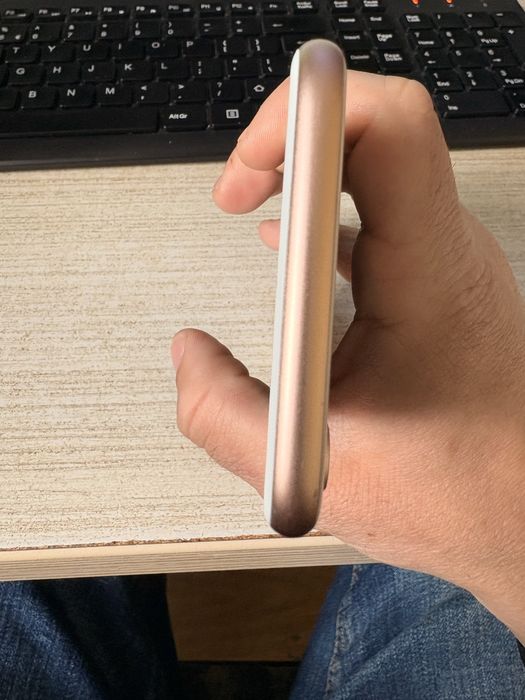 Vand Iphone 8 impecabil!