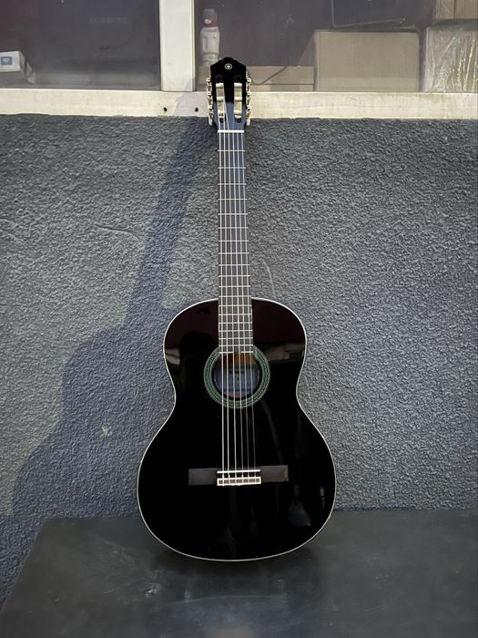 Yamaha c40 Black