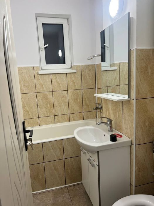 Chirie Ap 2 Camere decomandat 54mp renovat Nou Mobilat toate utilitatile Octav Onicescu et 4 zona mai sus de Biserica Roseti 350Eur