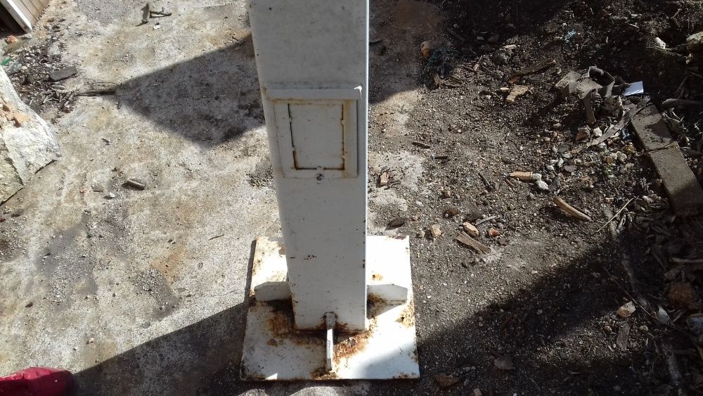 Осветително тяло/стълб/ с 4 бр.лампи