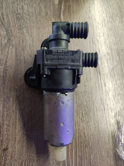 Допълнителна водна помпа Е87