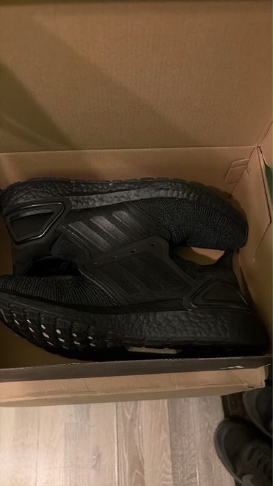 Кроссовки Adidas