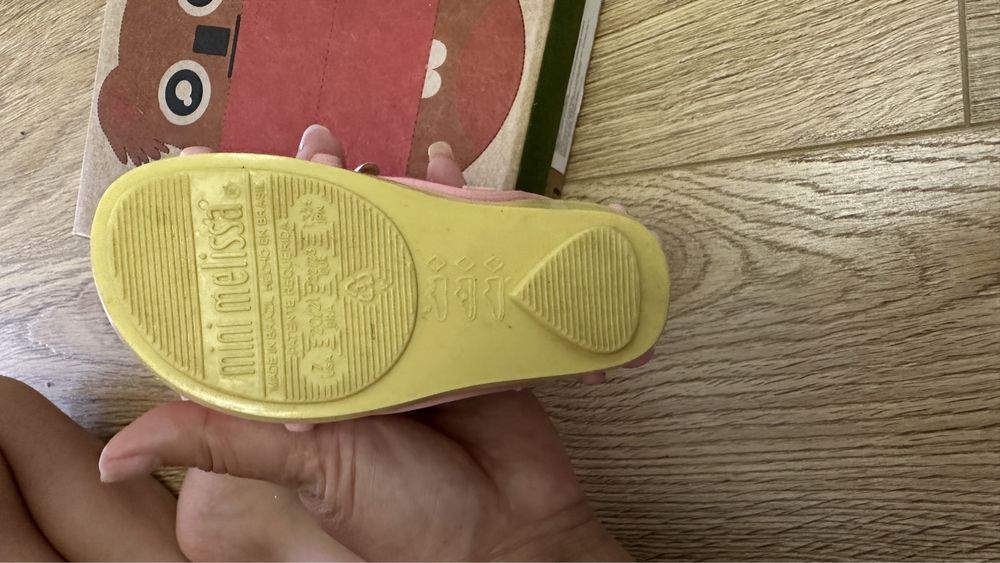 Продам сандалии кроксы