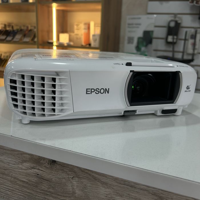 Проектор Epson EH-TW750