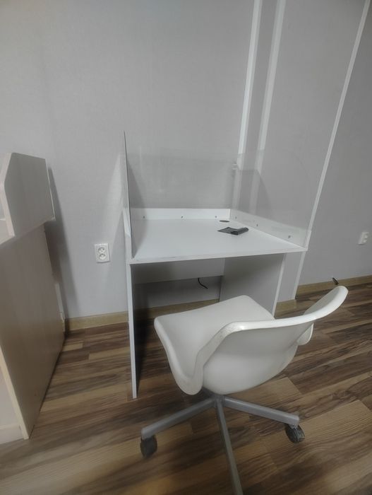 Столы и стулья. Можно для ОП