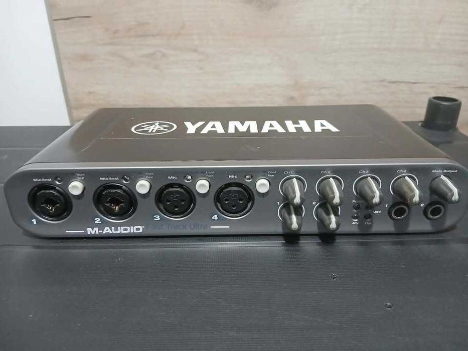 Placa de sunet M-AUDIO Fast Track ULTRA..