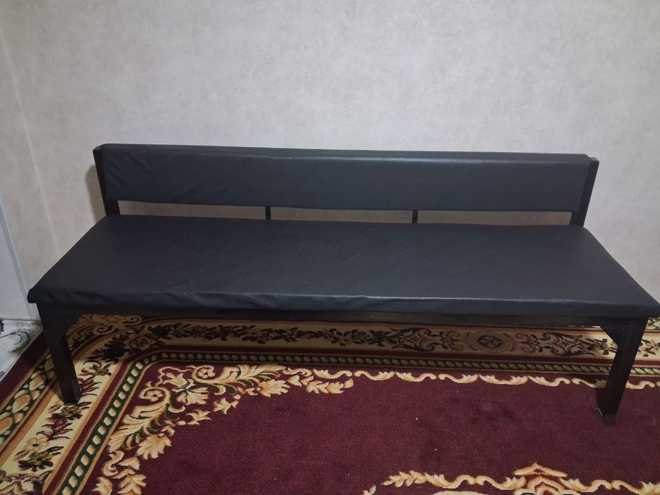 Kushetka. Divan skameka unversalniy