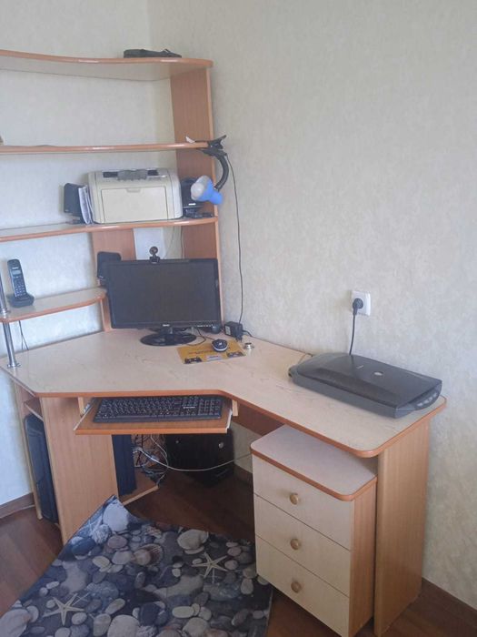 Продам стол компьютерный