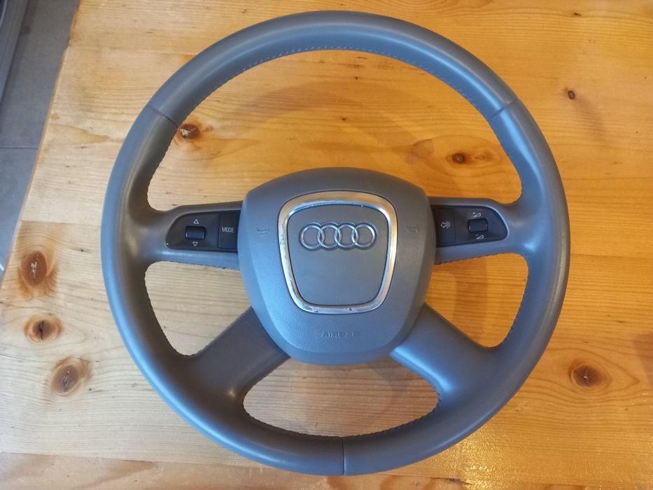 Волан за АУДИ А6 C6 4F в перфектно състояние!!!