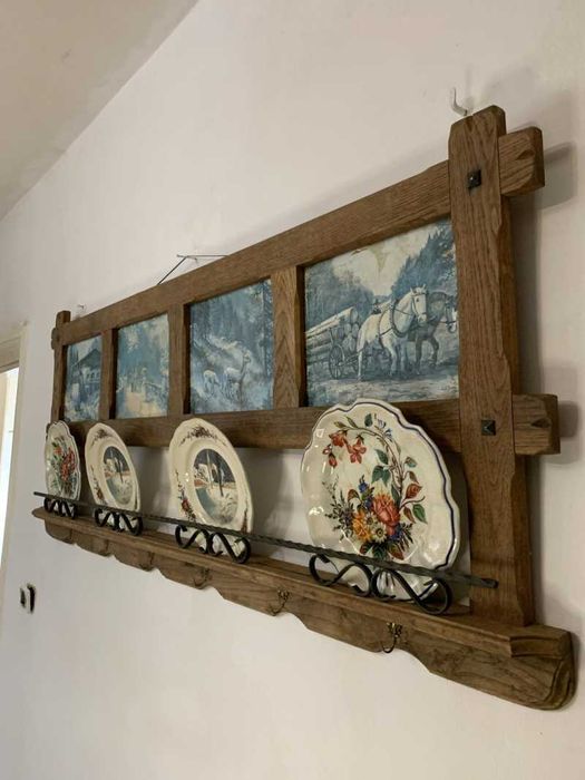 Cuier cu suport de farfuri