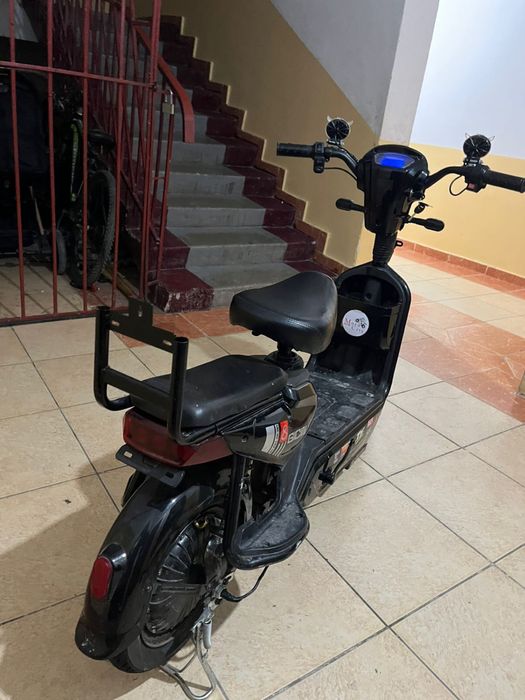 Электроскутер продаю