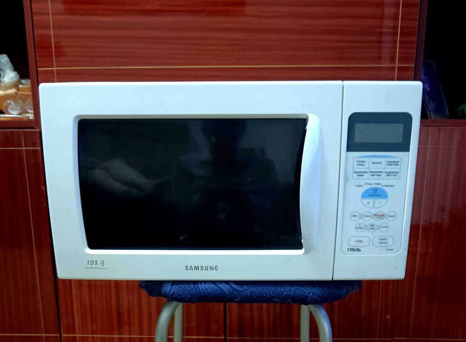 Продам микроволновку в хорошем состоянии с грилем.