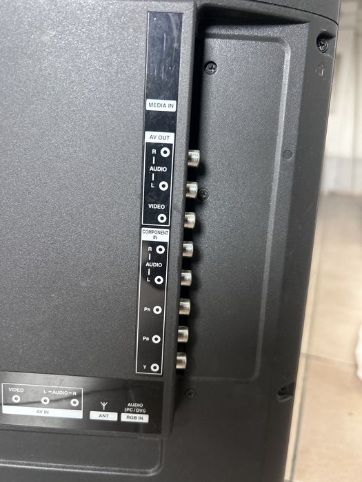 Продам нерабочий телевизор Hitachi