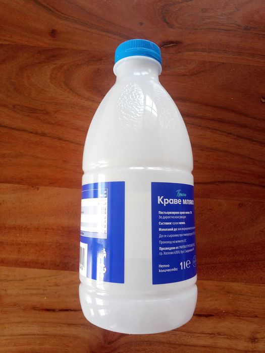 Чували със здрави, пластмасови бутилки за мляко, разсад и др.