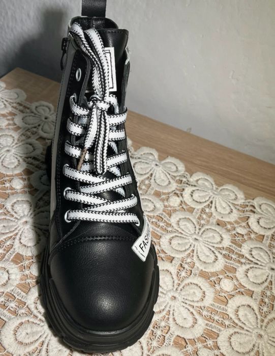 Ghete de dama scurte si elegante