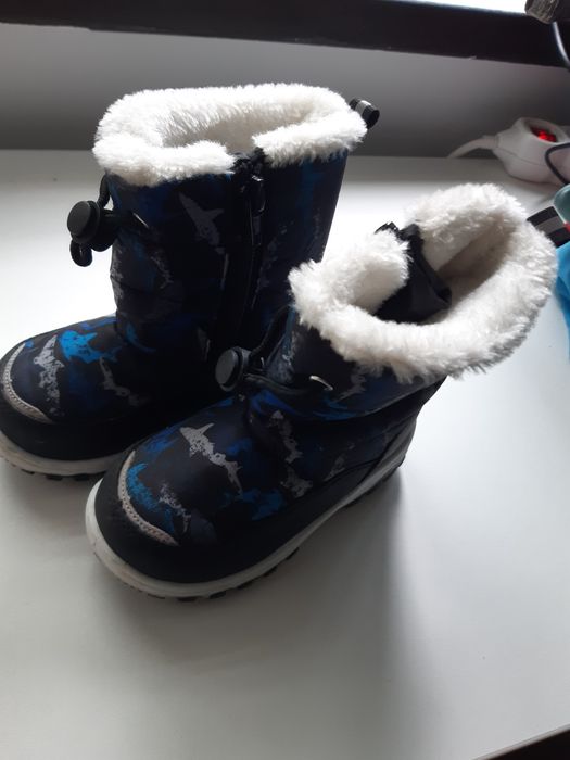 Vând ghete pentru copii