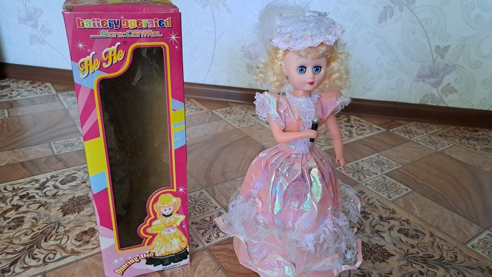 Продаётся кукла поющая из 2004г