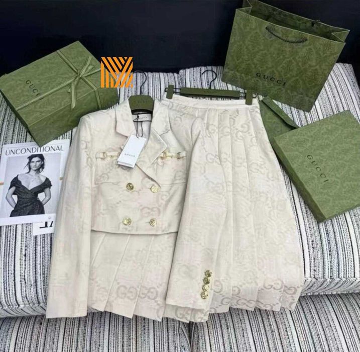 Compleu dama elegant cu fusta