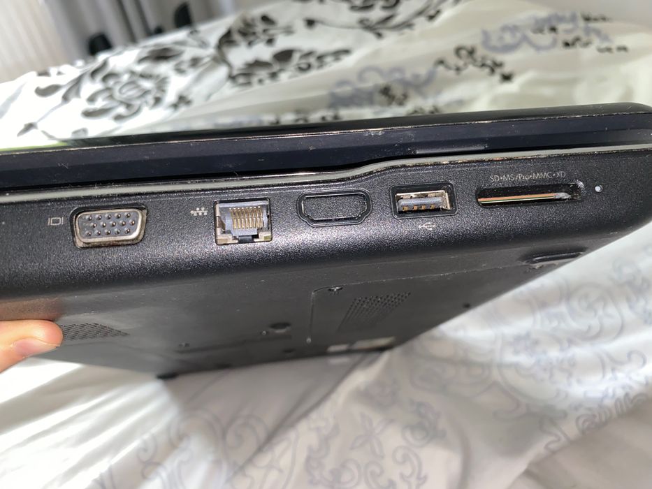 Vând laptop compaq