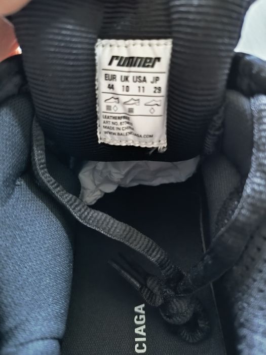 Balenciaga runner graffiti red