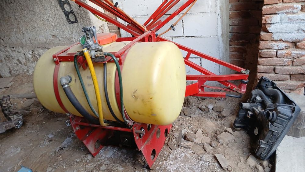 Vând semănătoare porumb, 4 randuri.