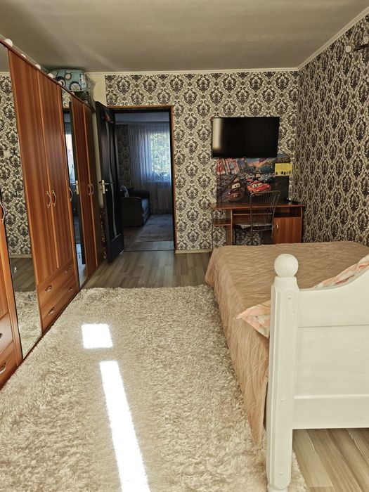 Vând apartament cu două camere!