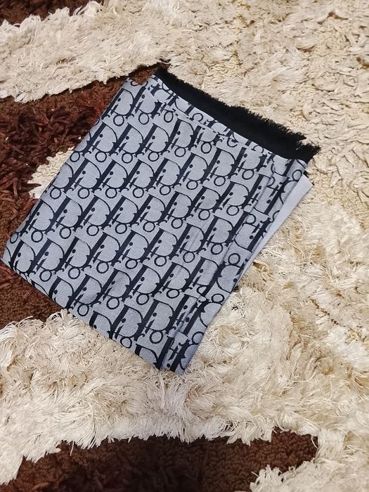 Eșarfă Dior pentru femei