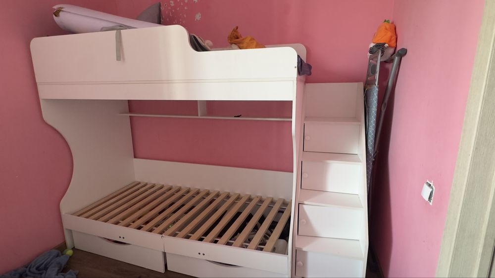 Продам кровать двухъярусную