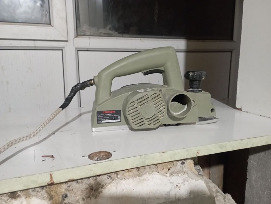 Продаю электрический рубанок