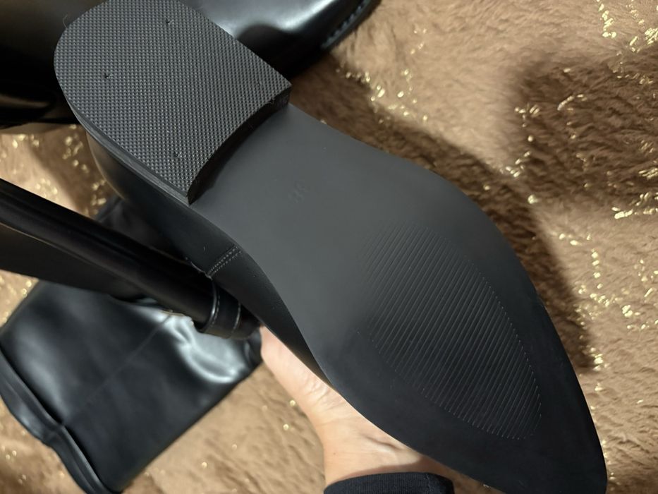 Продавам нови ботуши