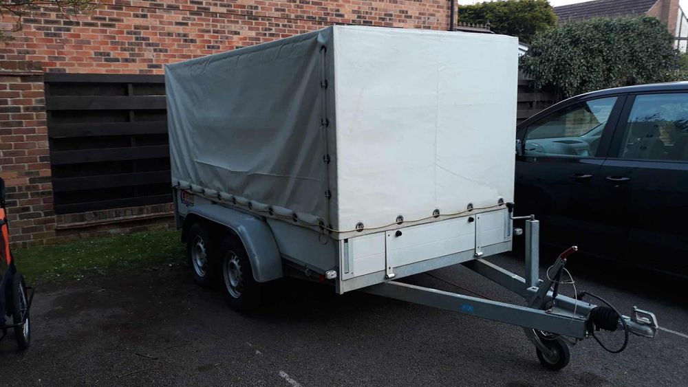 Vând remorcă cu prelată