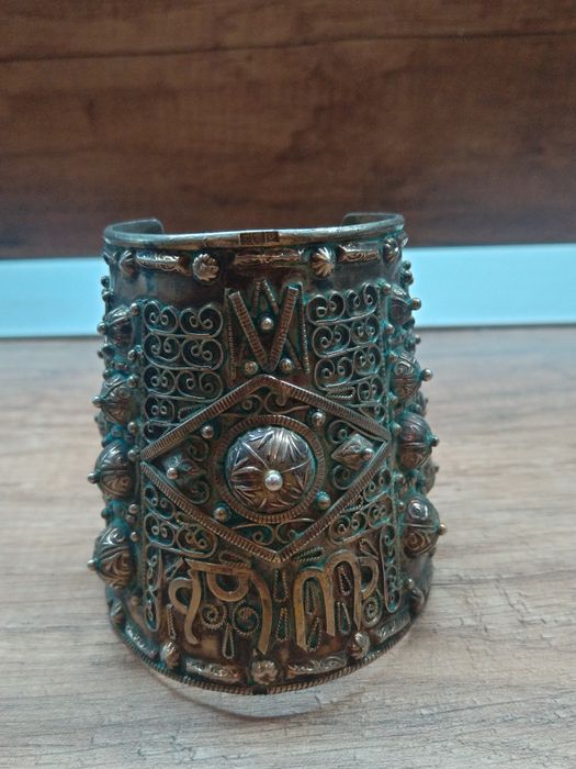 Продавам антикварна Египетска сребърна гривна единствена уникална