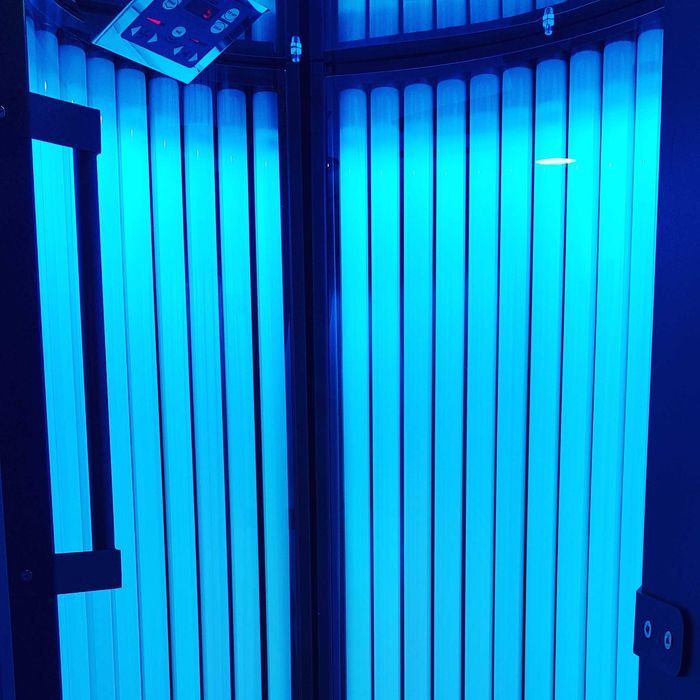 Мощен вертикален солариум 52x180W