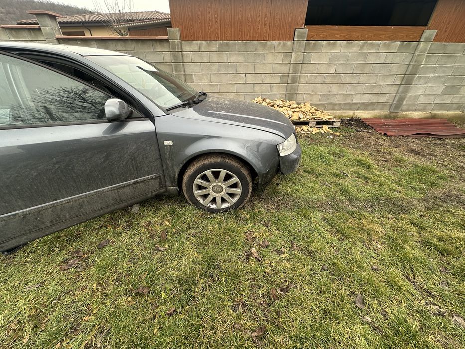 Ауди А4 В6 продавам