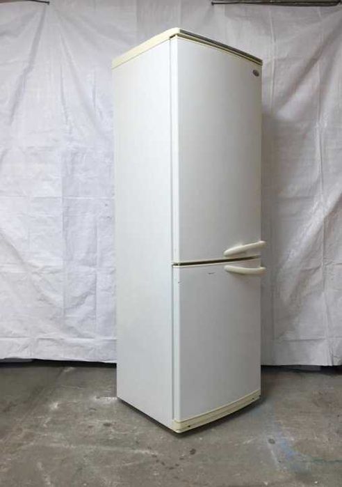 Продам современный , рабочий  холодильник  .