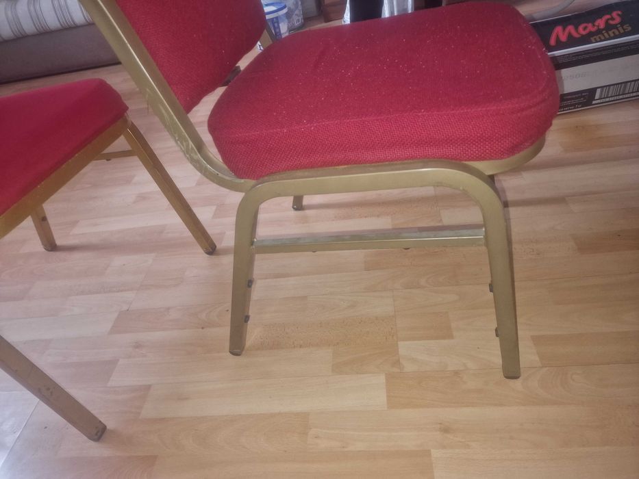 Продам стулья и чехлы к них