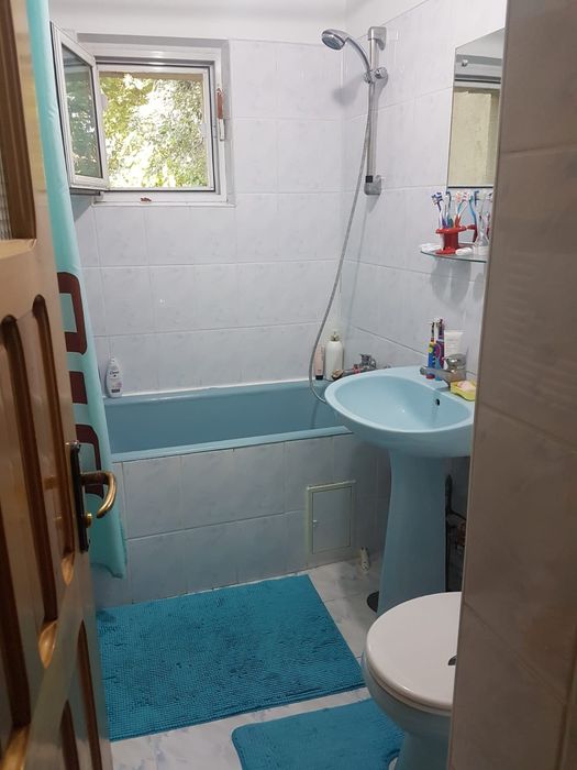 Închiriez apartament