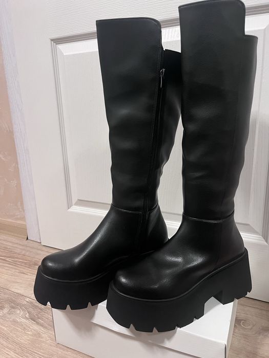 Високи дамски ботуши