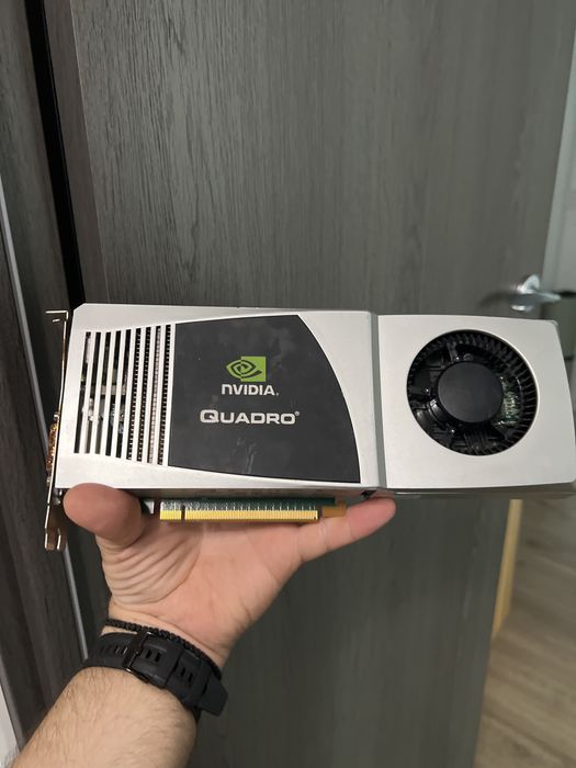 Vând placa Nvidia QUADRO fx4800 defecta!