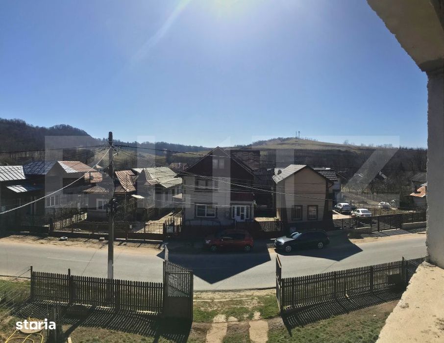 Casa (la rosu), Livada si Padure, Teren Generos si Plata Flexibila –