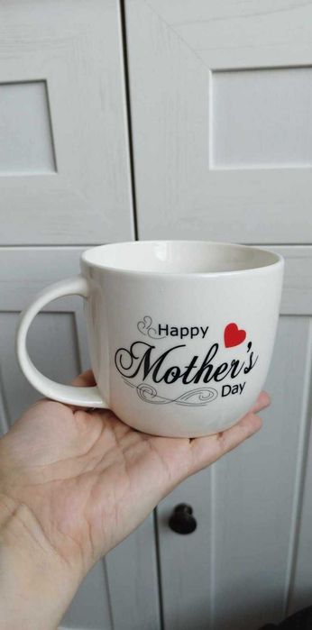 Голяма порцеланова чаша с надпис Честит ден на майката за 8 ми март