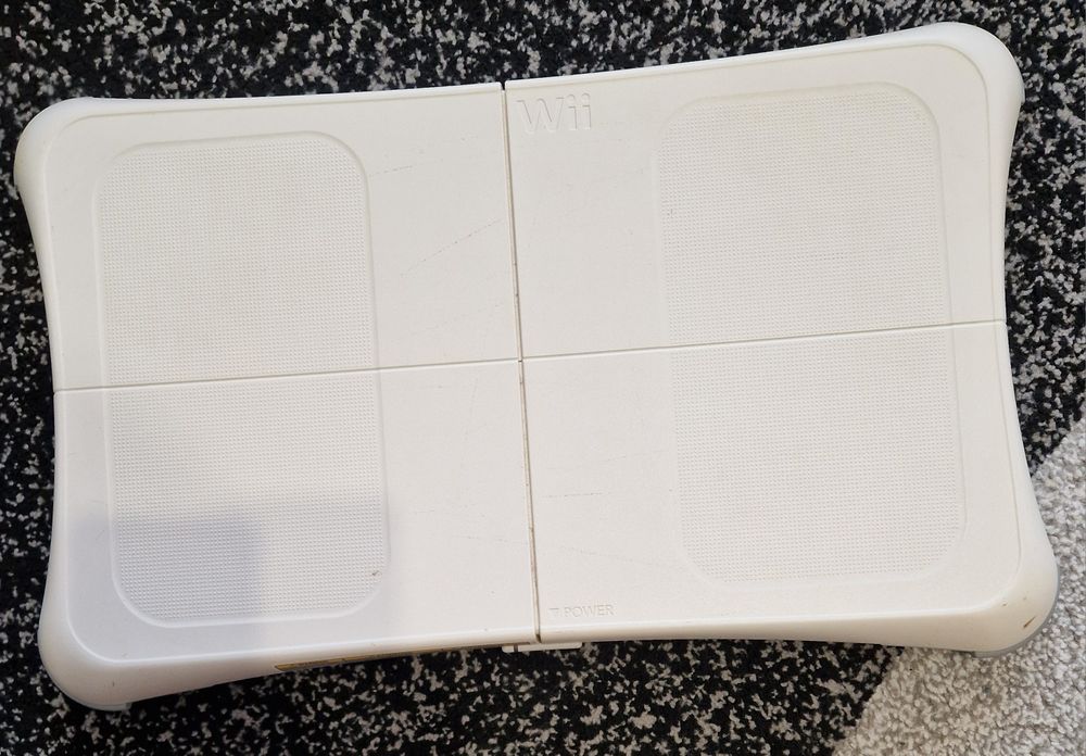 Vând Wii Balance Board [Placă Fitness] + joc