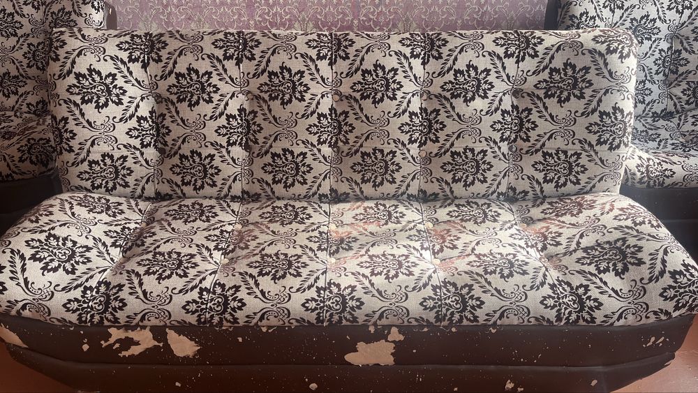 Продам 2 дивана и 2 кресла б/у.