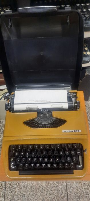 Mașină de scris Privileg 270 impecabilă